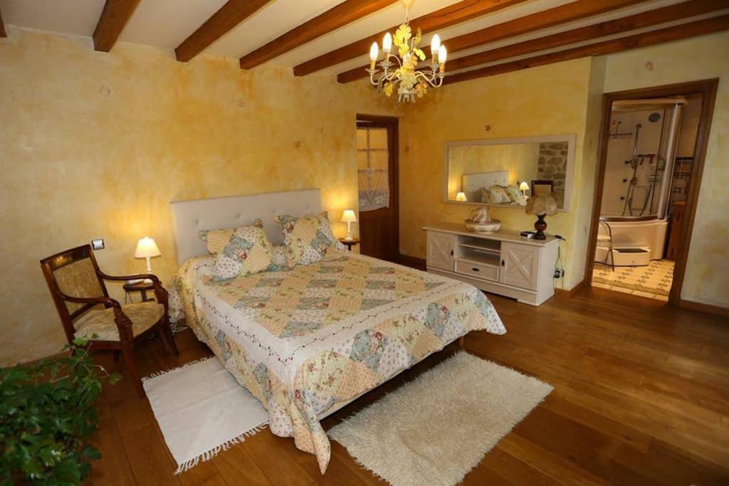 La Grange De Salvaneix Gite Pour 15 Personnes 7 Chambres Avec 6 Sdb-6Wc Sarran Exterior foto
